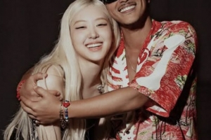 기사로 이동 - 온 세상이 춤추게 만든 ‘이 노래’…로제, 결국 빌보드 1위 찍었다