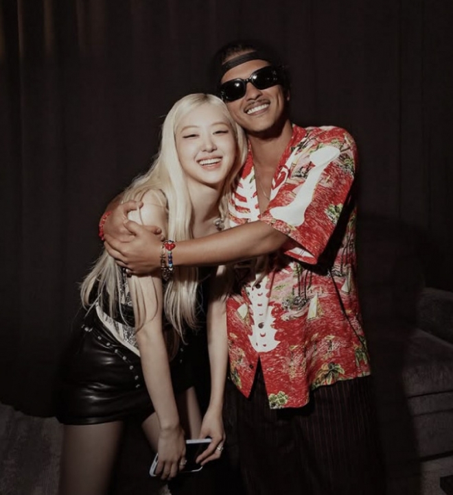 thumbnail - 온 세상이 춤추게 만든 ‘이 노래’…로제, 결국 빌보드 1위 찍었다