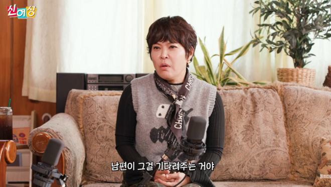 thumbnail - “나 이제 여자 아닌가봐”… 55세 조혜련, 2살 연하 남편의 ‘한마디’