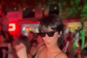 기사로 이동 - 온몸이 땀으로 흠뻑… 발리 클럽 뒤집어 놓은 ‘톱모델’의 정체