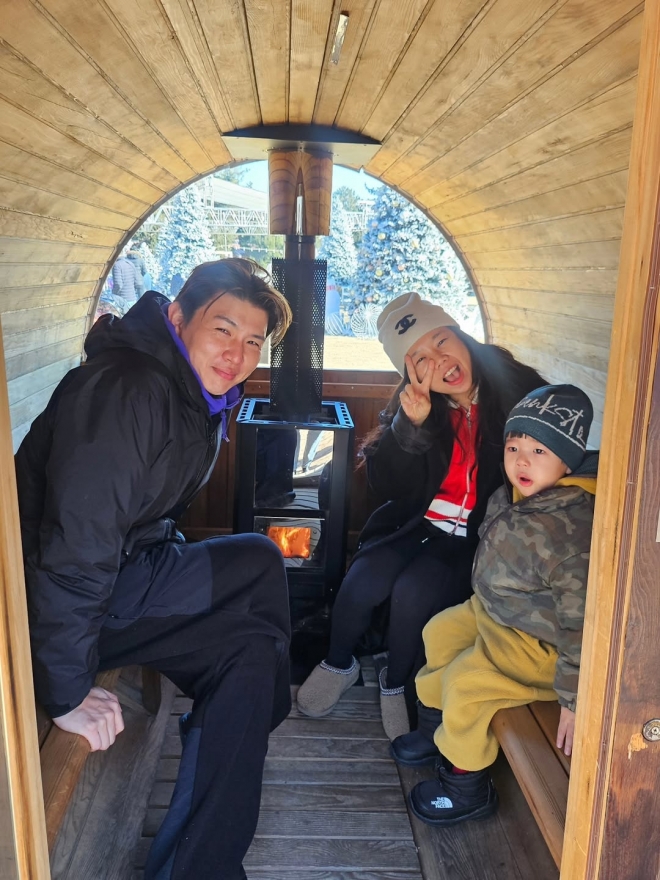 thumbnail - “이게 바로 선물이라더니”… 홍현희♥제이쓴, 아들과 포착된 ‘초호화 호텔’