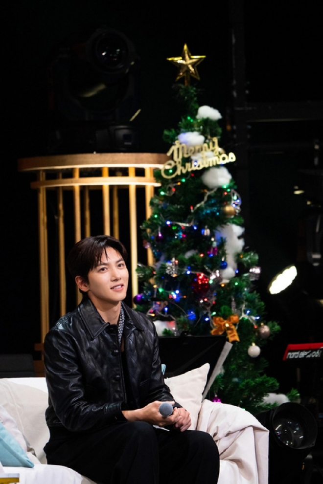 thumbnail - 디즈니가 낳은 월드스타… 日 8000명 울린 ‘이 남자’의 역대급 팬서비스