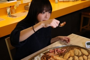 기사로 이동 - “밥 많이 못 먹는다”더니… 쯔양, 5kg ‘괴물 카레’ 먹고 보인 소름돋는 근황