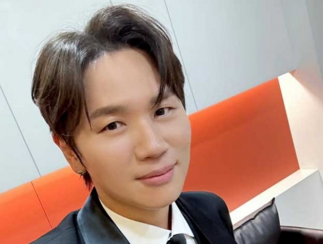 thumbnail - “의사가 노래 못할거라더라”… 뇌신경 마비로 5년간 숨겨온 ‘이 가수’의 눈물