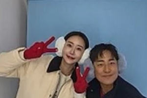 기사로 이동 - 결혼은 6개월 만에… 12살 연하녀에 푹 빠진 ‘이 남자’