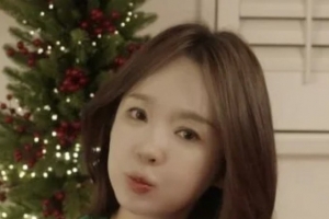 기사로 이동 - “맛있어?” 묻는 의문의 남성… 강민경, 브이로그 속 ‘이 목소리’ 결국 해명했다