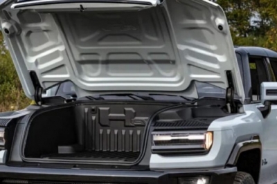 thumbnail - 도로 위 탱크가 나타났다… 830마력 ‘이 차’ 드디어 한국 상륙