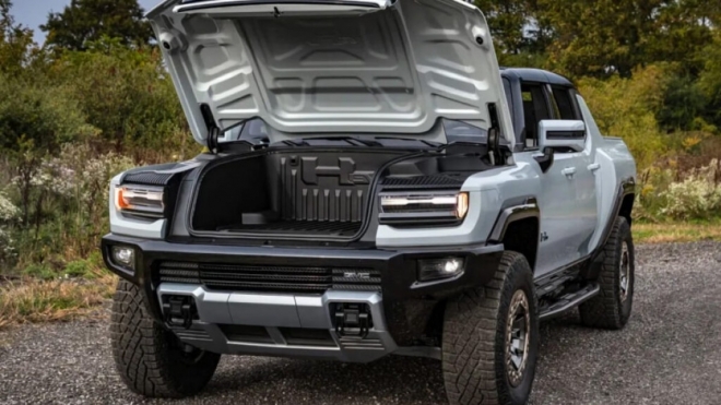 thumbnail - 도로 위 탱크가 나타났다… 830마력 ‘이 차’ 드디어 한국 상륙