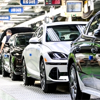 thumbnail - “관세 폭탄 맞고도 웃었다”…현대차, ‘역대급’ 실적 낸 진짜 비결