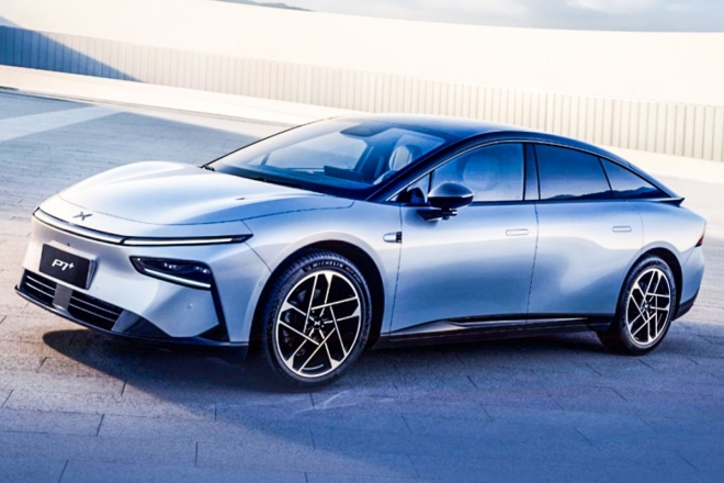 thumbnail - 1,550km 달리는 괴물 세단… “전기차만으론 안돼” 결국 ‘이것’ 추가한 회사