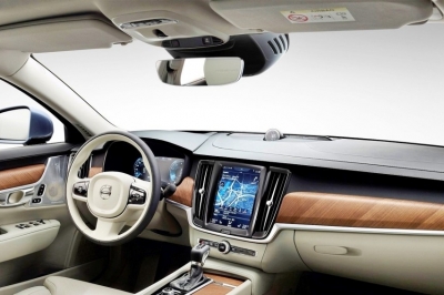 thumbnail - “이러면 벤츠 안 타죠”… 1천만원대 ‘이 세단’에 아빠들 열광하는 이유