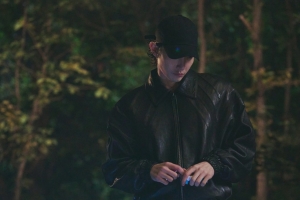 기사로 이동 - 날카로운 눈빛, 소름 돋네… 이수혁, 역대급 빌런으로 돌아온 ‘이 영화’