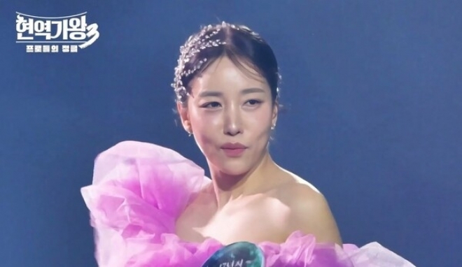 thumbnail - 껴안고 입맞춤, 딱 걸렸다… 불륜설 터진 트로트 가수, ‘이 프로그램’ 초비상