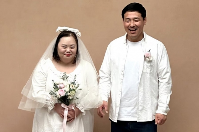 thumbnail - “100살까지 사랑하고 싶다”… 송지효 오열하게 만든 ‘이 부부’의 한마디