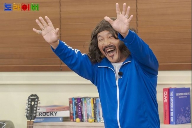 thumbnail - 조폭에 고가선물 받았다더니… 자숙 한 달 만에 복귀한 ‘이 사람’