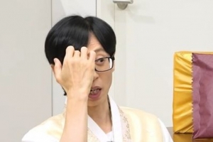 기사로 이동 - 기분 업돼 까불다가… 유재석, 피 흘리며 실려간 ‘그 예능’