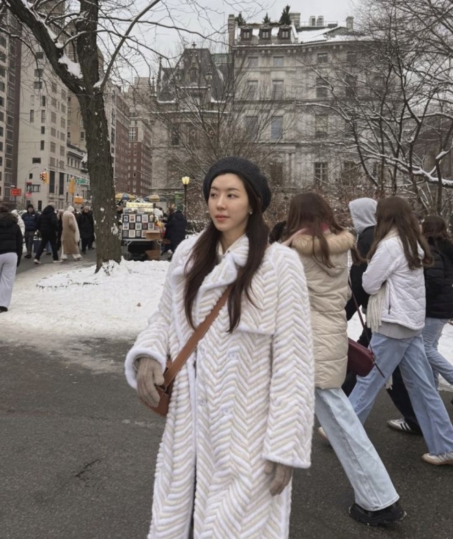 thumbnail - 제주도 카페 사장님인 줄 알았는데… 6년 만에 돌아온 ‘이 여배우’ 충격 근황