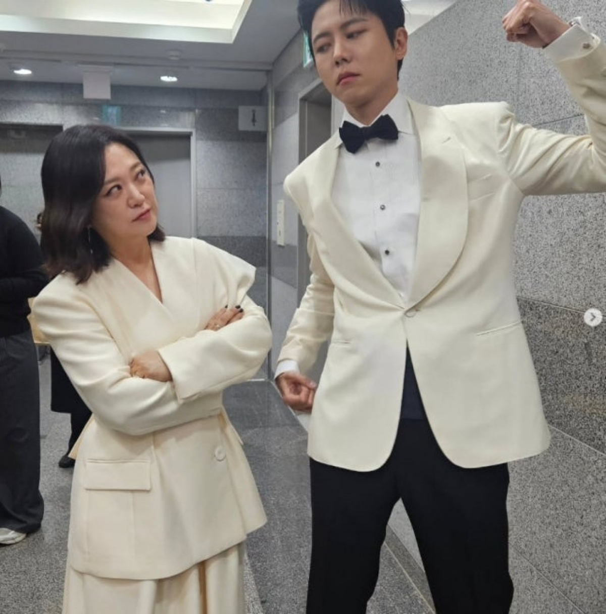 thumbnail - 갑질 논란에 입 닫았던 그녀… 김숙 글에 남긴 ‘이 흔적’ 뭐길래