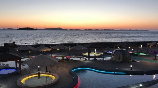 thumbnail - 노을 보며 뜨끈하게 지진다… 9천원에 즐기는 역대급 ‘이 온천’