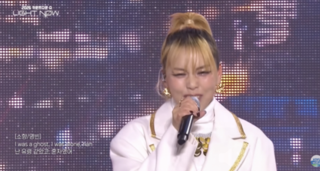 thumbnail - “제가 다 망쳤어요”… 역대급 방송사고 터뜨린 ‘이 가수’의 충격 무대