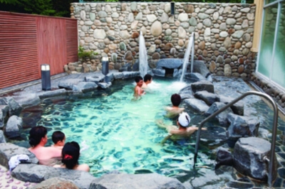 thumbnail - 겨울엔 온천 여행이 답! 1박 2일로 떠나는 국내 온천 명소 4곳