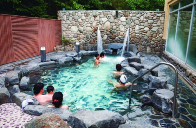 thumbnail - 겨울엔 온천 여행이 답! 1박 2일로 떠나는 국내 온천 명소 4곳