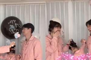 기사로 이동 - “딸 둘 아빠면 좋겠어”…핑크빛 꽃가루에 환호한 ‘이 사람’