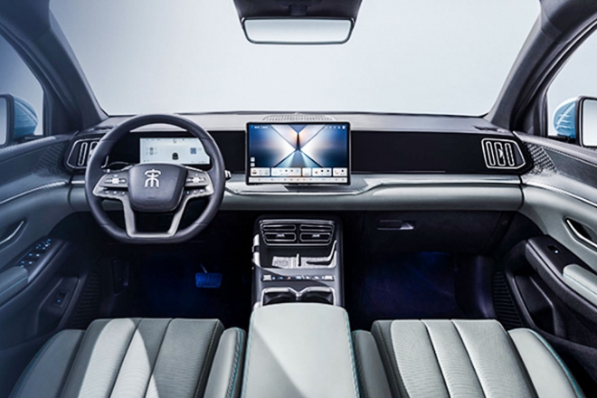 thumbnail - 기름 한번 넣고 1,500km 주행… 2천만원대 ‘괴물’ SUV의 정체