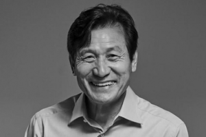 기사로 이동 - ‘잘가라 성기야’...조용필, ‘큰 별’ 국민배우 안성기 고별인사에 눈물