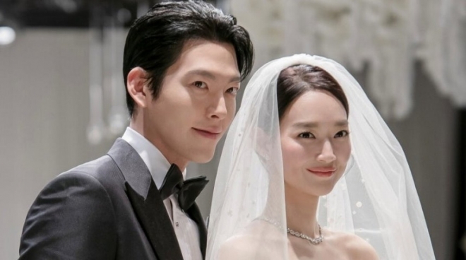 thumbnail - “임신설 아니었다”… 신민아♥김우빈, 결혼 한달 만에 떠난 곳이 ‘이곳’