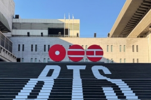 기사로 이동 - “광화문 한복판 난리났다”…3년 9개월 만에 돌아온 방탄소년단 ‘이곳’ 점령