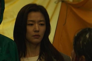 기사로 이동 - “11년 기다렸다”…전지현, 연상호 감독과 손잡고 내놓은 충격적 ‘이 작품’