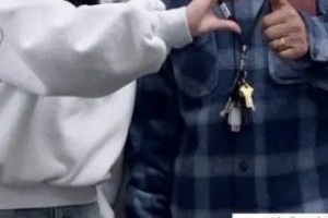 기사로 이동 - “여전하시네요”… 알래스카서 포착된 무도 레전드 ‘이 할아버지’