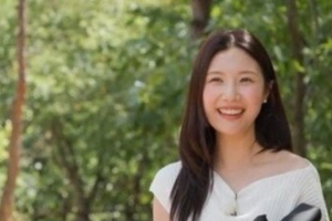 기사로 이동 - “재벌설 돌더니”… 나솔사계 장미, 5억 롤스로이스 예비신랑 ‘이 사람’