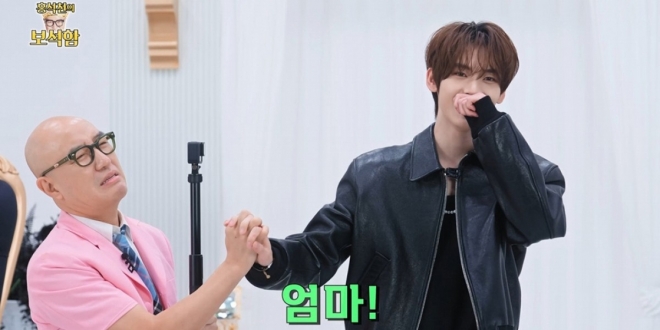 thumbnail - “손 잡자마자 엄마 찾아”… 홍석천 스킨십에 비명 지른 ‘이 남자’