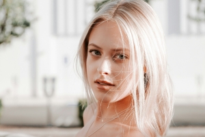 기사로 이동 - “요즘 머리숱이 예전 같지 않네”...피부과 의사들이 당장 점검을 권장하는 ‘이것’