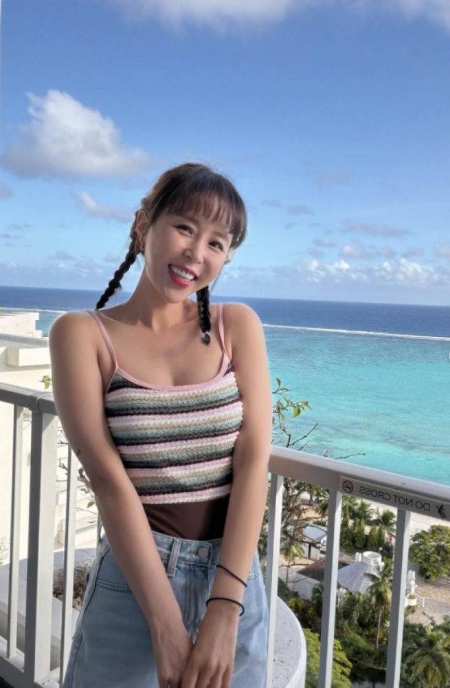 thumbnail - “7세 연하가 반했다”… 결혼 앞둔 1월, 사이판서 포착된 ‘이 가수’