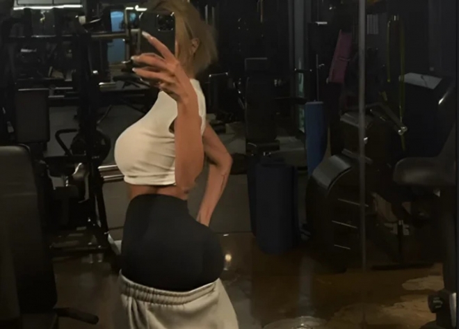 thumbnail - “헬스장에서 바지 쑥”… 무혐의 처분 받더니 신년 초부터 난리 난 ‘이 가수’