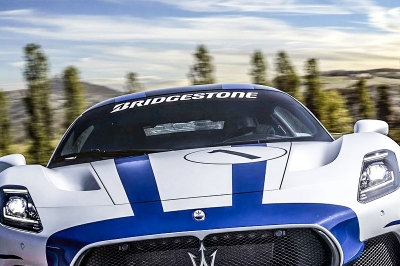 thumbnail - “포르쉐 비켜라”…독기 품고 한국 온 ‘이 브랜드’ 대반전