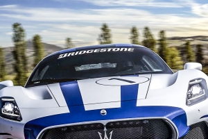 기사로 이동 - “포르쉐 비켜라”…독기 품고 한국 온 ‘이 브랜드’ 대반전