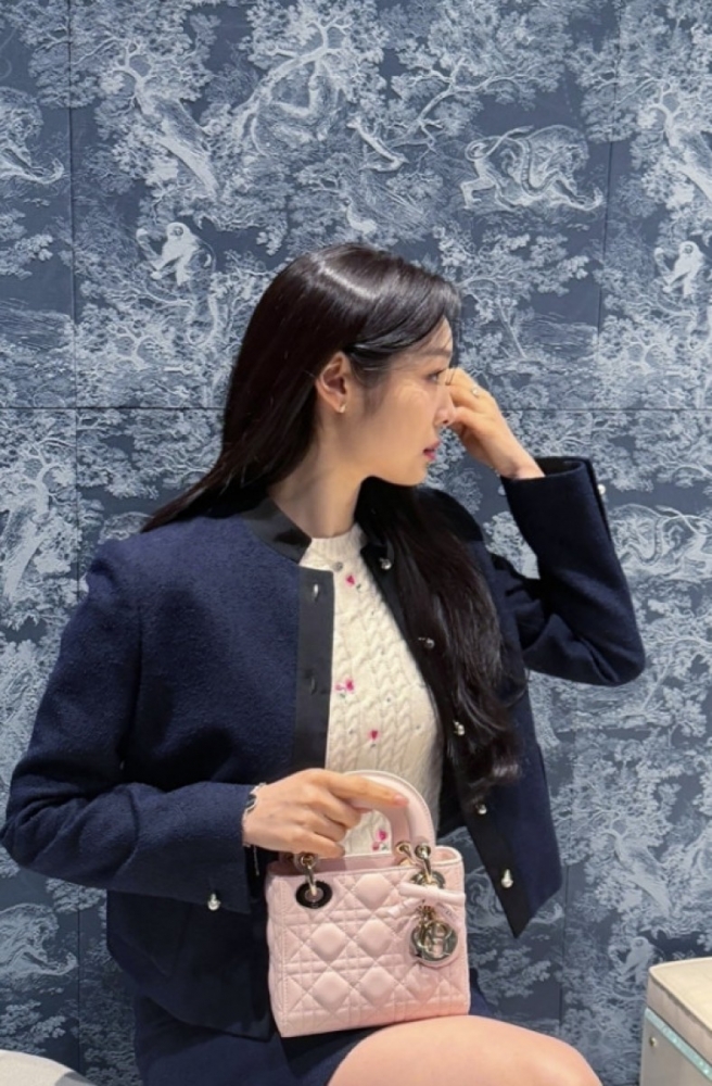 thumbnail - “이 미모 실화냐”… 김연아, 짧은 치마 입고 드러낸 ‘이것’에 시선집중