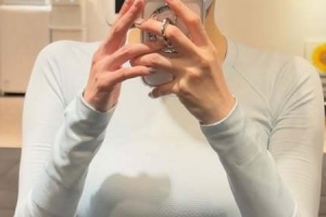 기사로 이동 - “세상 하기 싫다더니”… 강민경, 레깅스 입고 드러낸 ‘이것’