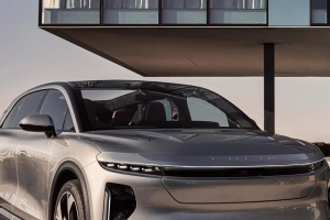 기사로 이동 - “기사님 이제 없어도 돼”… 우버와 손잡고 무인 질주할 ‘이 차’