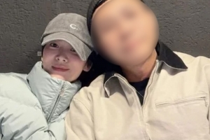 기사로 이동 - “새해부터 남자 품에 쏙”... 송혜교, 팔짱 낀 훈남 정체 알고보니 ‘이 사이’