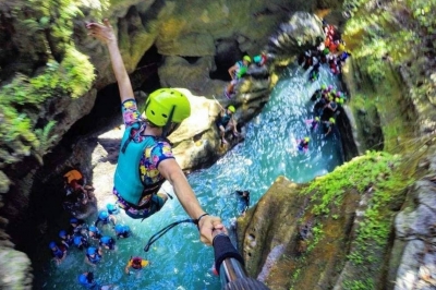 thumbnail - 리조트만 가던 세부는 끝났다…요즘 여행객들 몰린다는 ‘가와산 캐녀닝’