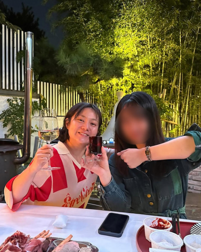 thumbnail - 박나래 전 매니저 A씨, 4대 보험·월급 ‘거짓 주장 의혹’ 정면 반박…“왜곡 보도, 법적