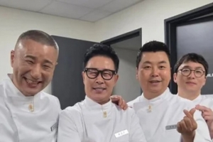 기사로 이동 - “대머리라더니 다 속았네”… 10년 만에 모자 벗은 ‘이 셰프’ 정체
