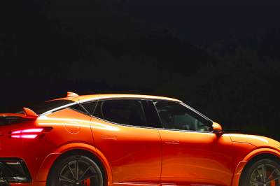 thumbnail - “테슬라 게 섯거라”… 제로이백 10초대 끊은 국산 ‘주황색’ 정체