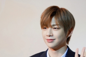 기사로 이동 - “이제 막 뭉쳤는데”… 강다니엘 현역 입대, 워너원 재결합 ‘비상’