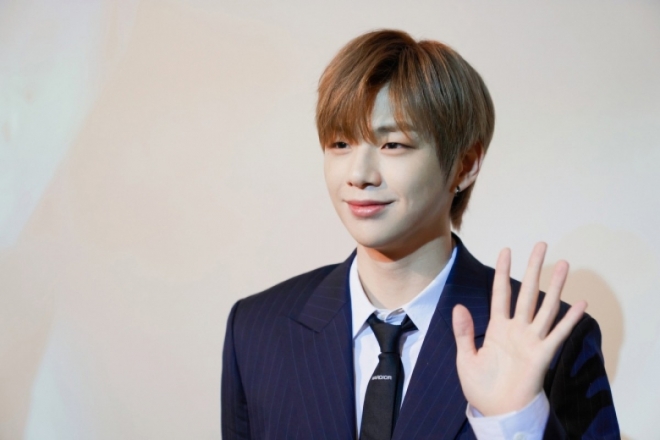 thumbnail - “이제 막 뭉쳤는데”… 강다니엘 현역 입대, 워너원 재결합 ‘비상’